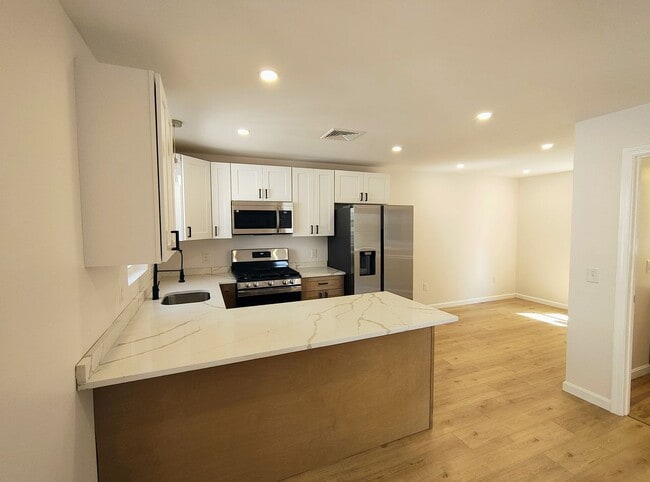 Building Photo - ****Providence/Northside – Brand-New Const...