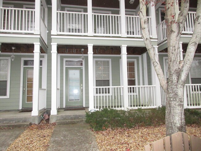 Foto del edificio - Great Townhome near Downtown