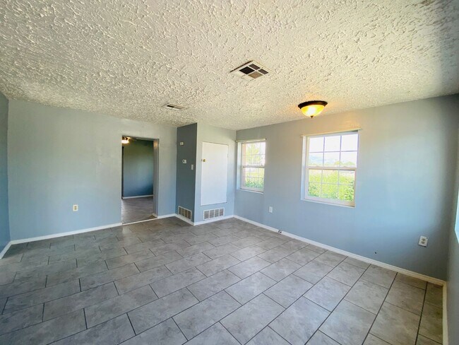 Foto del edificio - 2 bedroom, 1 bath Home!