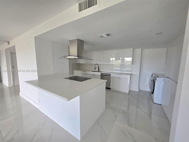 Foto del edificio - 1800 NE 114th St