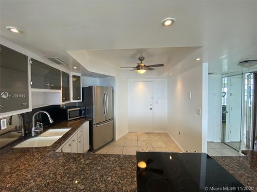 Foto del edificio - 11930 N Bayshore Dr