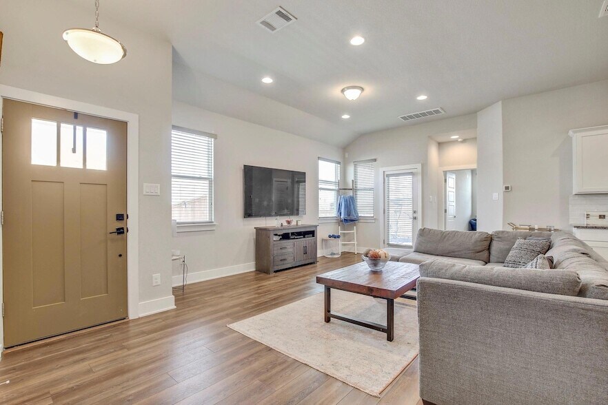 Foto principal - 501 Peace Dr