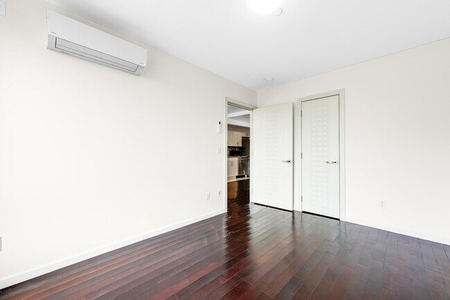Foto del edificio - 138-12 Northern Blvd