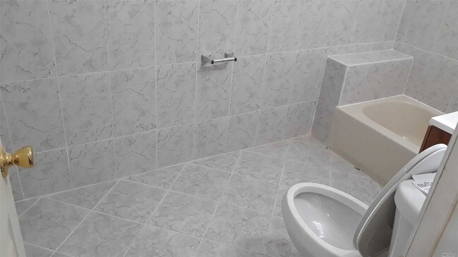 Foto del edificio - 81-33 164th Pl