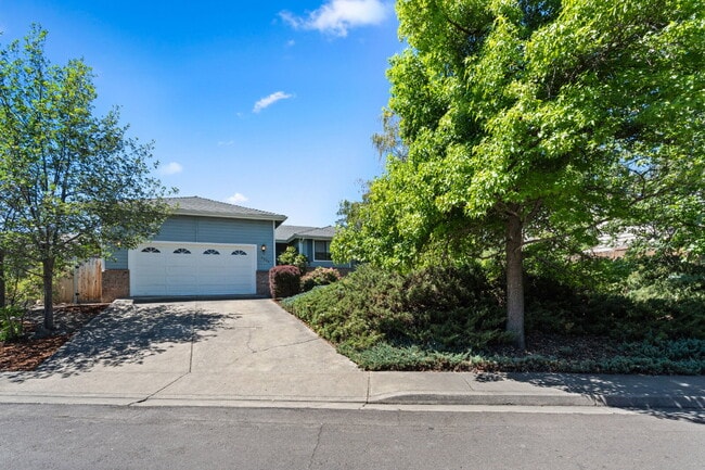 Foto del edificio - 2890 Wedgewood Ln