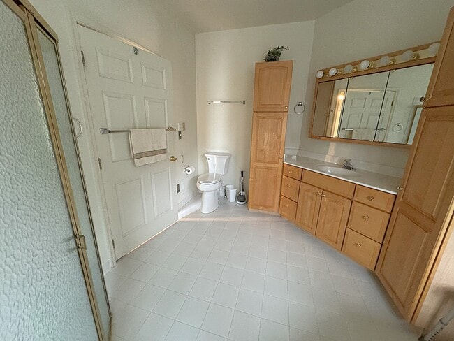 bath room - 510 Ewell Ct