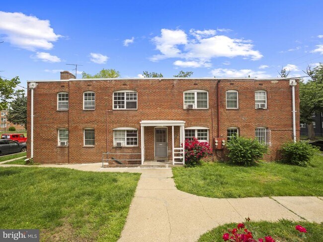 Foto del edificio - 10 Danbury St SE