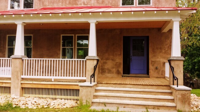 Foto del edificio - 203 Robertson Ave