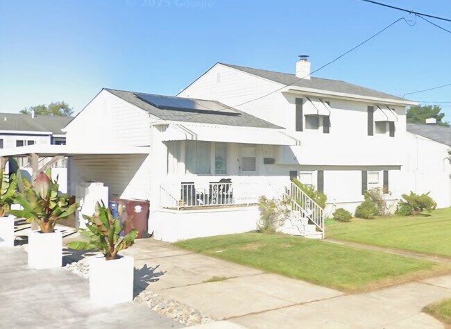 Building Photo - 512 N Somerset Ave