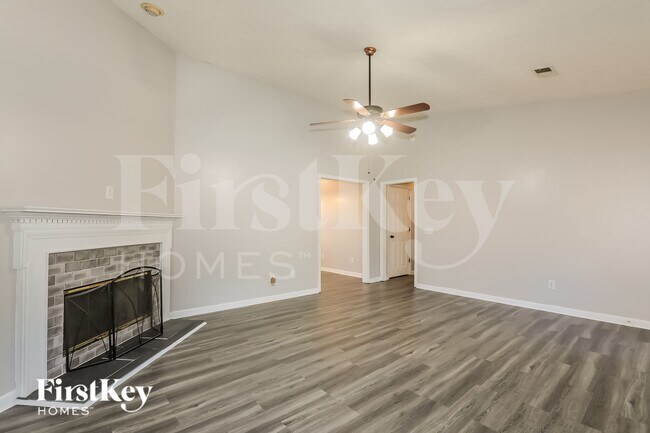 Foto del edificio - 723 Ridgetop Rd