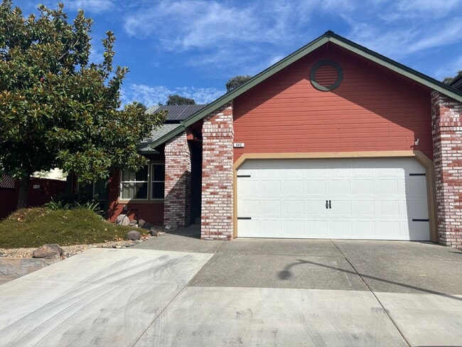 Building Photo - 445 Godfrey Dr