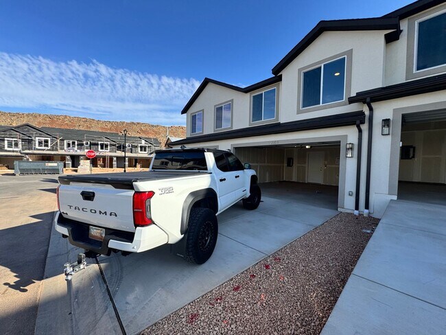 Foto del edificio - Brand New Long Valley Town home!!