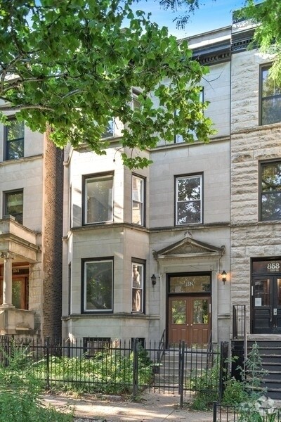 Building Photo - 862 W Newport Ave