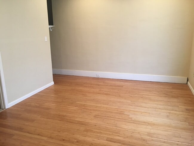 Building Photo - 524 23rd St