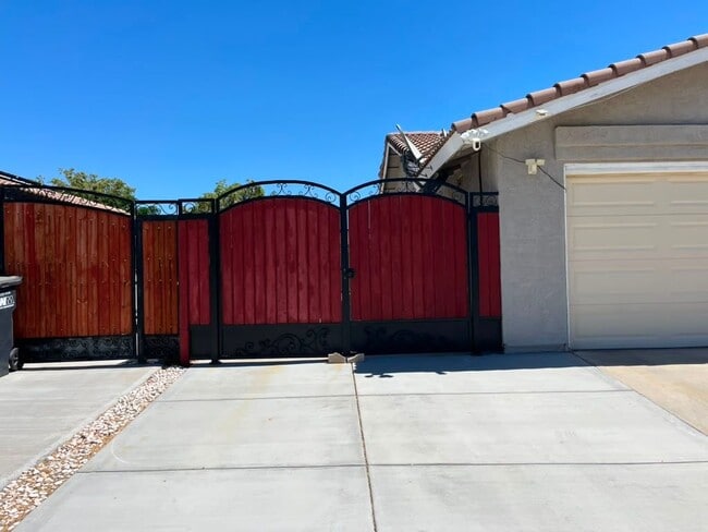 Building Photo - 43770 Santa Rosa Cir