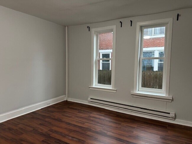 Building Photo - Welcome to this 5 Bedroom 2 Full Bath Home...