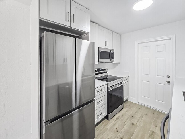 Foto del edificio - Updated Two Bedroom, One Bath Duplex located Near Downtown Palmetto