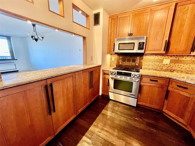 Foto del edificio - 1374 Midland Ave