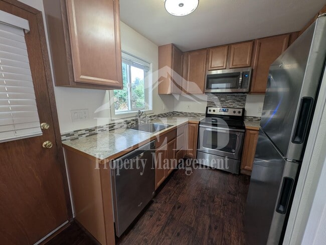 Building Photo - Lebo Reid Duplex
