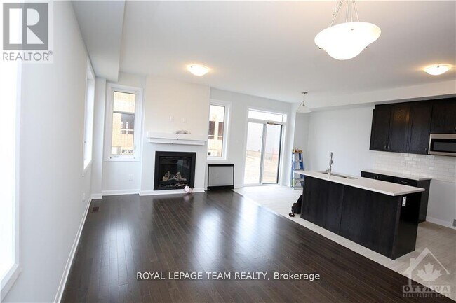 Photo du bâtiment - 128 Lynn Coulter St