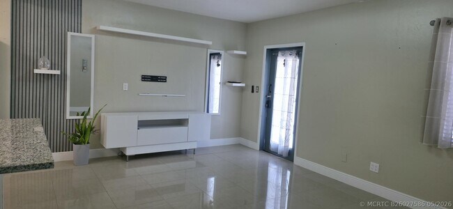Foto del edificio - 1203 Chateau Park Dr