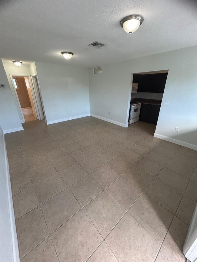 Building Photo - 7421 Venetian St