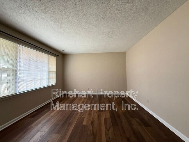 Building Photo - 1141 Eisenhower Rd