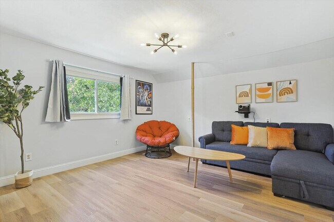 Foto del edificio - 3608 Courtdale Dr