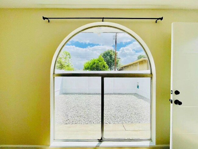 Building Photo - 3243 N Lugo Ave