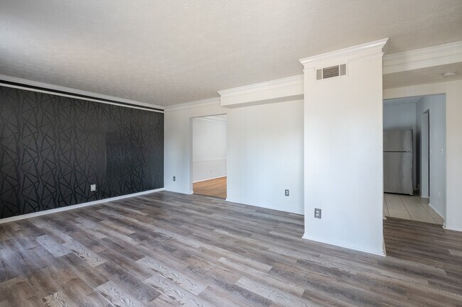 Building Photo - 6460 Peppermill Ln