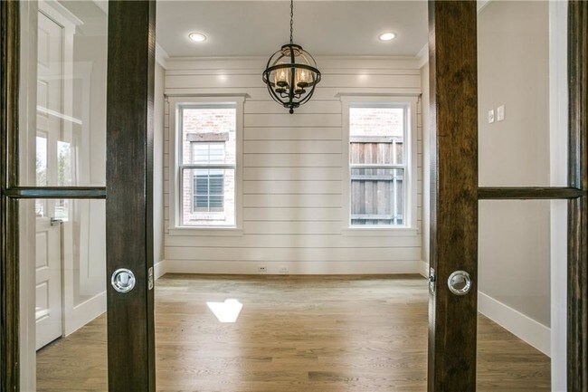 Foto del edificio - 6809 Woodland Dr