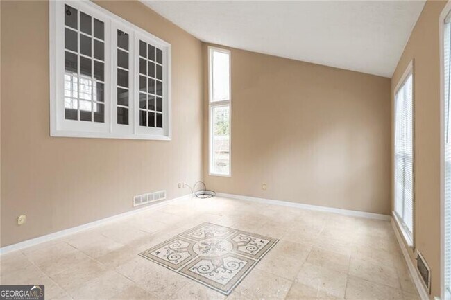 Foto del edificio - 131 Arrowood Ln