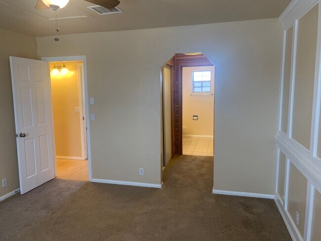 Building Photo - 4314 N Miner Rd