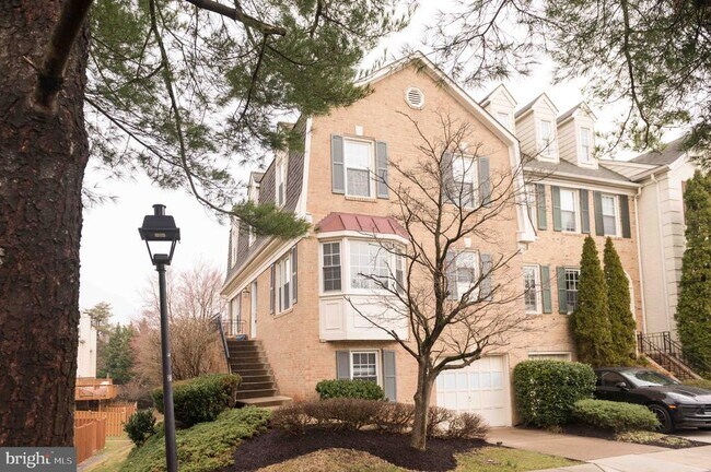 Foto del edificio - 8016 Merry Oaks Ln