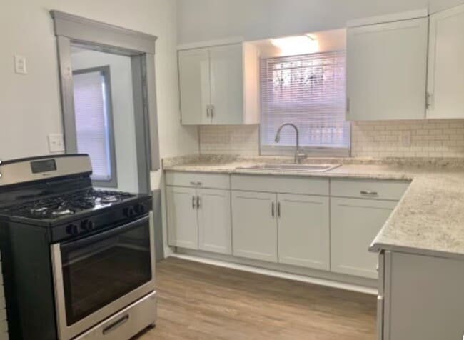 Building Photo - 1941 W 77th St