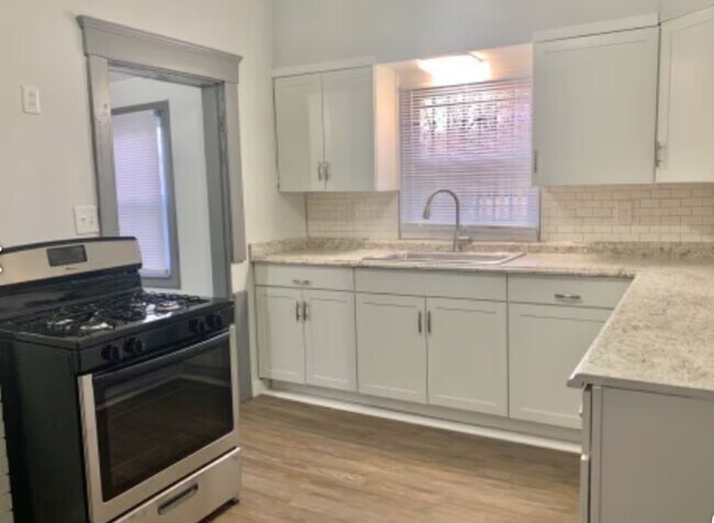 Foto del edificio - 1941 W 77th St