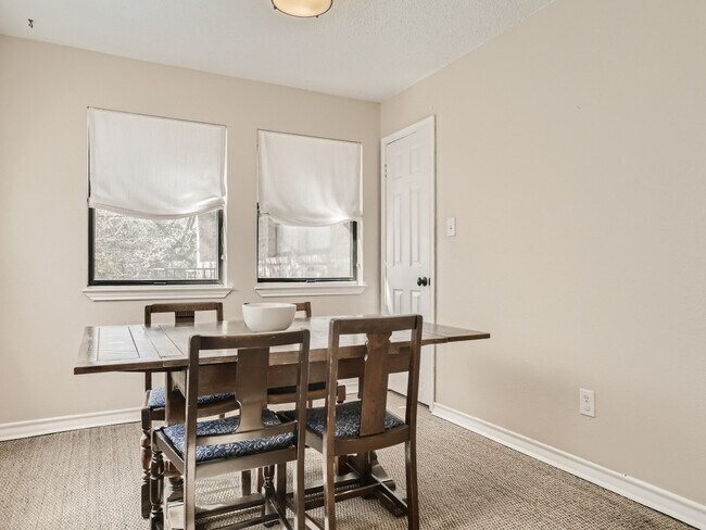 Foto del edificio - 1404 Norwalk Ln