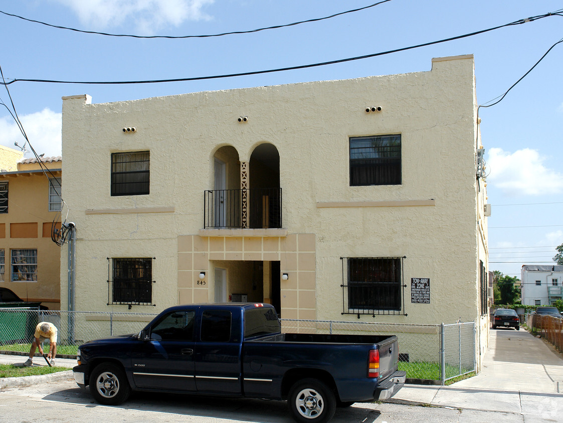 Primary Photo - 845 SW 4th St