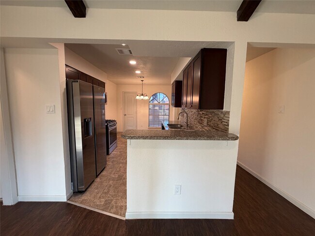 Foto del edificio - 9215 Loren Ln