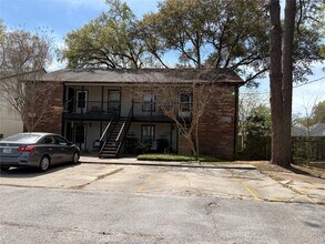 Building Photo - 312 S Poplar St