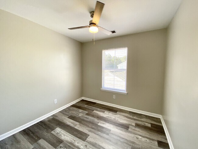 Building Photo - Fully Renovated, Three Bedroom, Bluffton P...