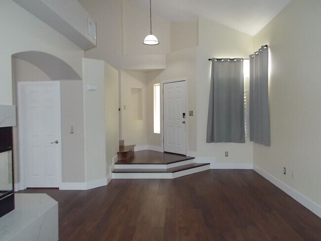 Building Photo - Spacious 4-Bedroom Home with Pool & 3-Car ...