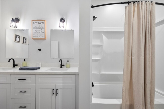 Building Photo - 3806 E Polk St