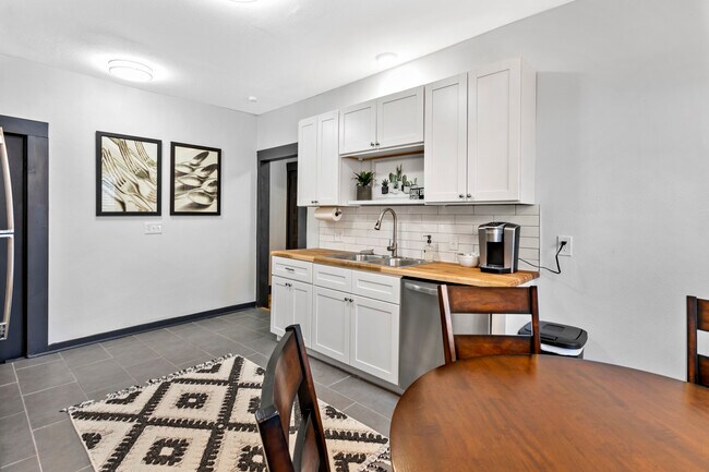 Foto del edificio - 1143 W 41st Terrace
