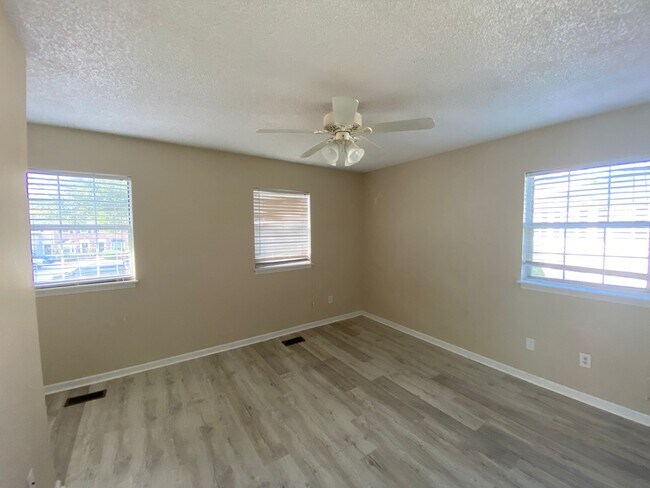 Foto del edificio - 2925 Carriage Row Ln