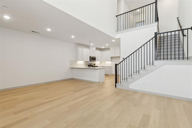 Building Photo - 637 4th St