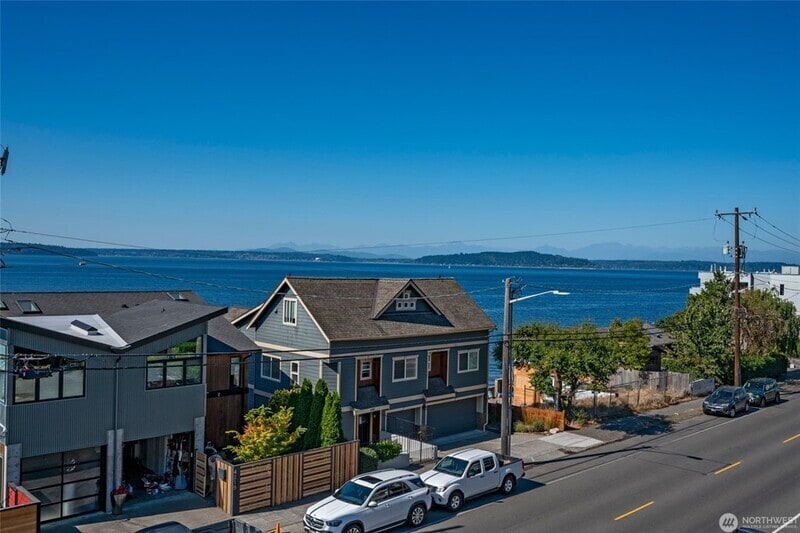 Primary Photo - 4226 Beach Dr SW