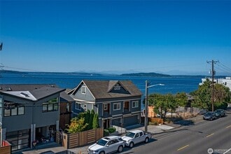 Building Photo - 4226 Beach Dr SW