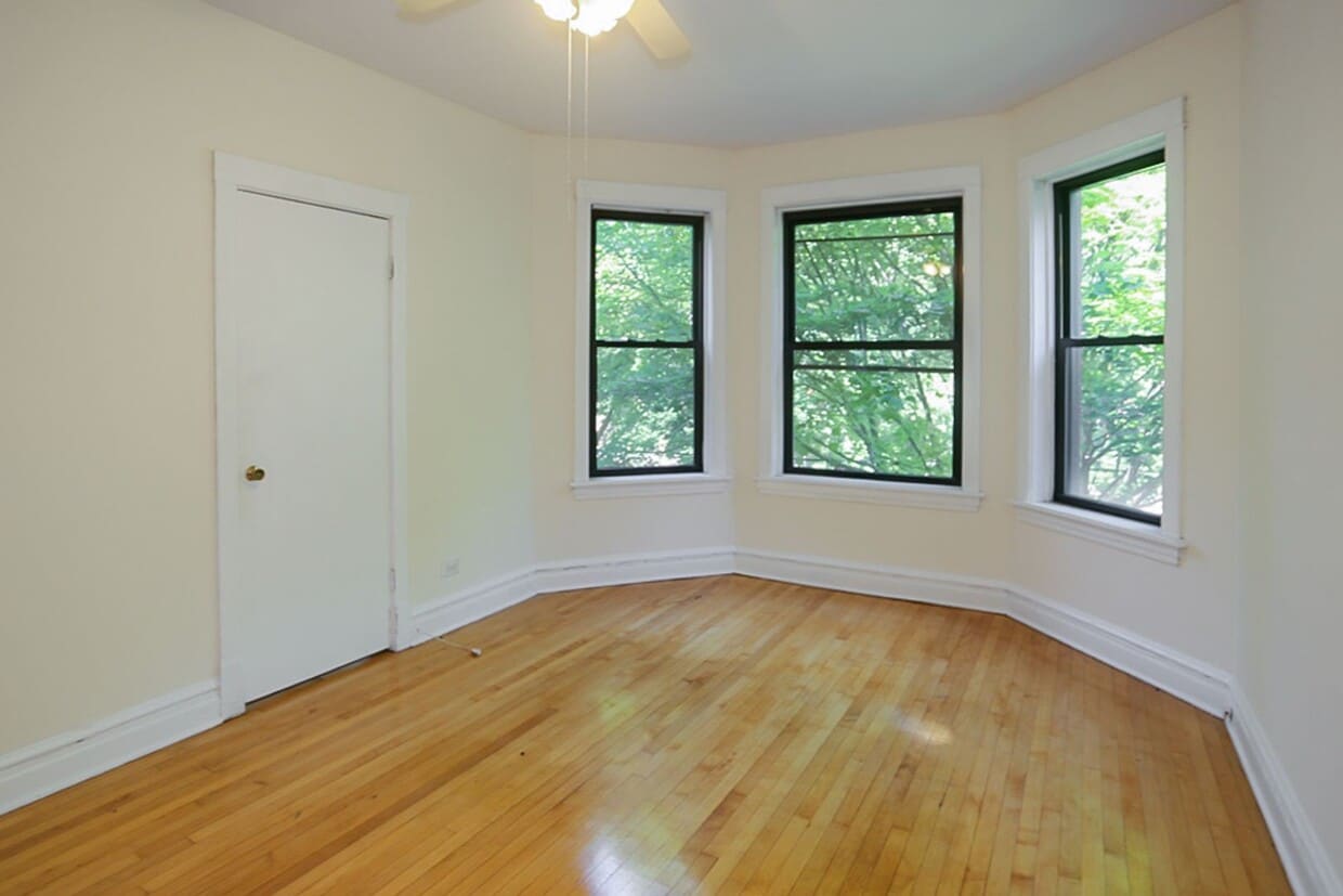 Primary Photo - 2326 N Southport Ave