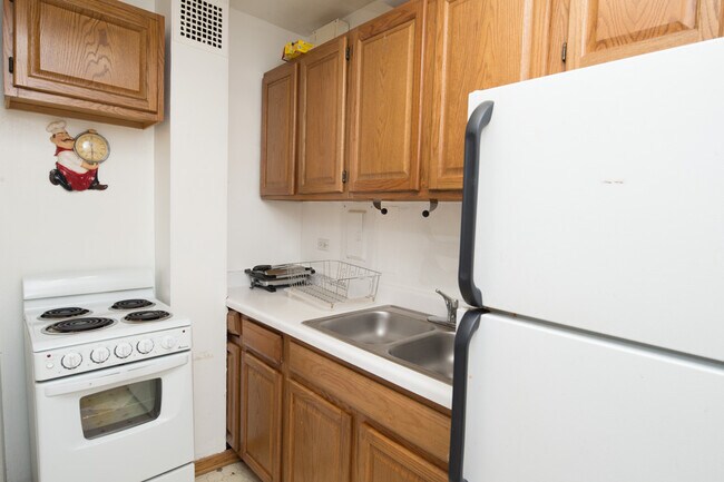 Foto del edificio - 4180 N Marine Dr